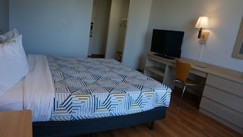 Deluxe Room, 1 King Bed, Mobility Accessible