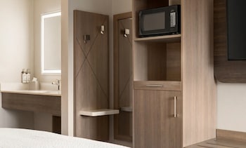 Standard Room, 1 Queen Bed, Accessible Bathtub (Communications, Mobility)