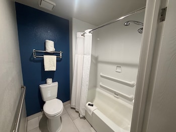 Room, 1 Double Bed, Accessible, Bathtub
