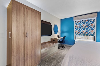 Standard Room, 1 King Bed (Extra Floor Space)