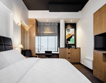 Standard Room, 1 King Bed