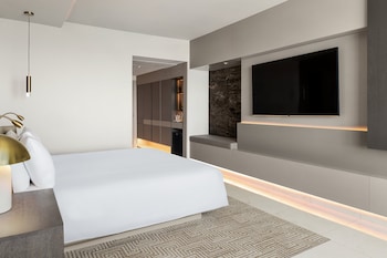 Premium Room, 1 King Bed, Club Lounge Access, Ocean View (High Floor)