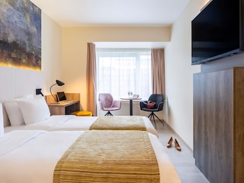 Superior Room, 2 Twin Beds, City View