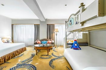 Junior Suite, Multiple Beds (Family)