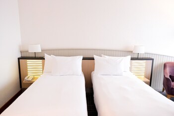 Classic Twin Room, Pool View