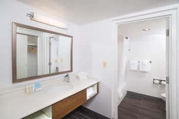 Suite, 1 Bedroom, Kitchen (King Bed)