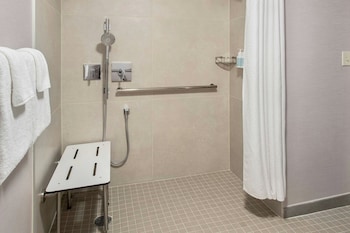 Room, 1 King Bed, Hearing Accessible (Mobility Accessible with Bathtub)