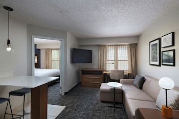 Suite, 2 Bedrooms (Mobility/Hearing Accessible, Tub)