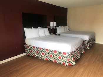 Deluxe Room, 2 Queen Beds, Smoking