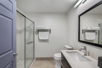 Standard Room, 1 Queen Bed