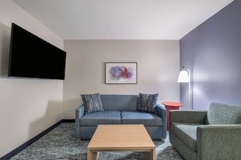 Suite, 1 Bedroom, Transfer Shower, Non Smoking (Mobility Accessible)