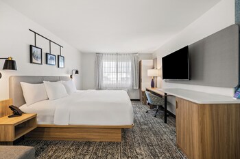 Suite, 1 King Bed with Sofa bed, Non Smoking