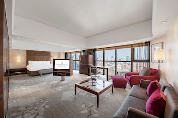 Club Suite, 1 King Bed, Club Lounge Access (Club Lounge Access)