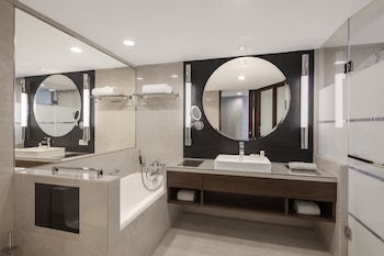 1 King Bed Classic High Floor