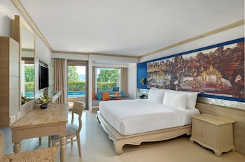 Deluxe Room, 1 King Bed, Pool Access
