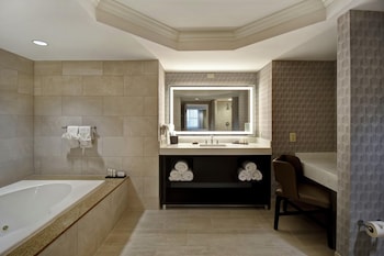 Presidential Suite, 1 King Bed, Jetted Tub