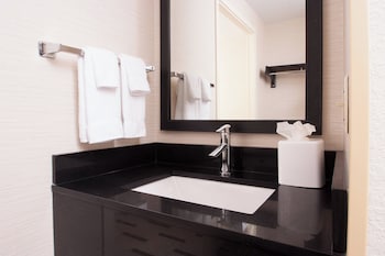 Room, 2 Queen Beds, Roll-in Shower