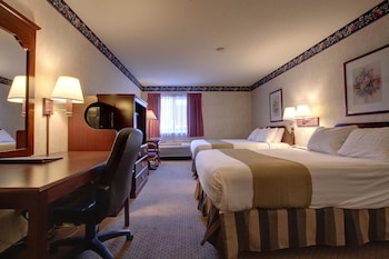 Room, 2 Queen Beds, Non Smoking, Pets Allowed