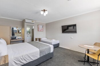 Standard Room, Multiple Beds, Non Smoking