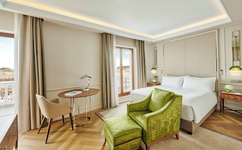Classic Room, 1 King Bed (Furnished Balcony)