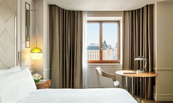 Junior Suite, 1 King Bed, Balcony