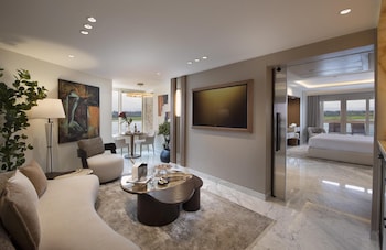 Elite Signature Suite