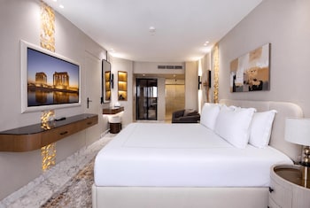 Elite Suite - City / Side Nile View