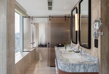 Elite Suite - City / Side Nile View