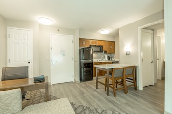 Standard Room, 1 King Bed, Mobility Accessible (Accessible Tub)