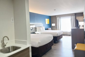 Family Suite, 2 Queen Beds (2nd Floor)