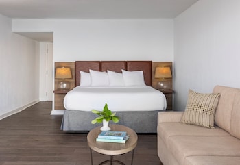 Suite, 1 King Bed with Sofa bed, Oceanfront