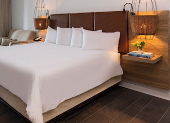 Room, 1 King Bed, Courtyard View (Matecumbe, Lanai)