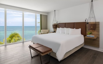 Suite, 1 King Bed with Sofa bed, Oceanfront