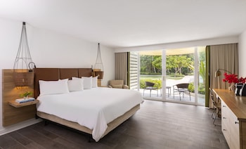 Room, 1 King Bed, Accessible, Courtyard View, Lanai