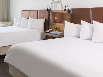 Room, 2 Queen Beds, Courtyard View (Matecumbe)