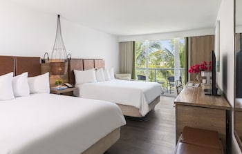 Room, 2 Queen Beds, Courtyard View (Matecumbe)