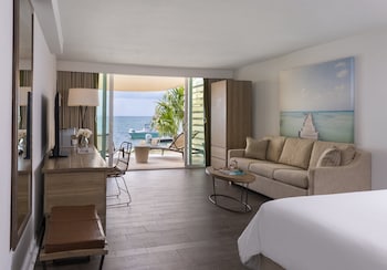 Room, 1 King Bed with Sofa bed, Oceanfront (Alligator Reef, Lanai)