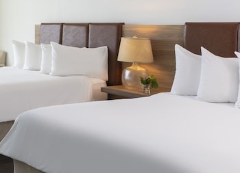 Room, 2 Queen Beds, Oceanfront (Alligator Reef)