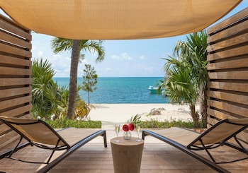 Room, 1 King Bed with Sofa bed, Oceanfront (Alligator Reef, Lanai)