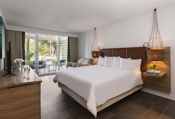 Room, 1 King Bed, Courtyard View (Matecumbe, Lanai)
