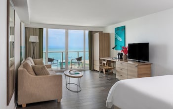 Room, 1 King Bed with Sofa bed, Oceanfront (Alligator Reef)
