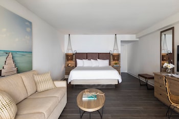 Room, 1 King Bed with Sofa bed, Oceanfront (Alligator Reef, Lanai)