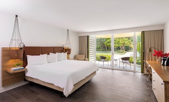 Room, 1 King Bed, Accessible, Courtyard View, Lanai