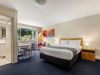Standard Room, 1 Queen Bed