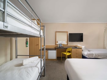 Family Room, Multiple Beds