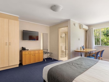 Standard Room, 1 Queen Bed