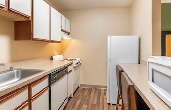 Deluxe Studio, 1 Queen Bed with Sofa bed, Non Smoking