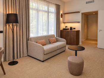 Suite, 1 King Bed with Sofa bed