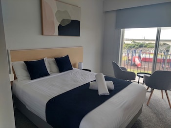 Deluxe Queen River/Sea View Ground Floor