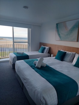 Premium  Ocean View King Twin Room